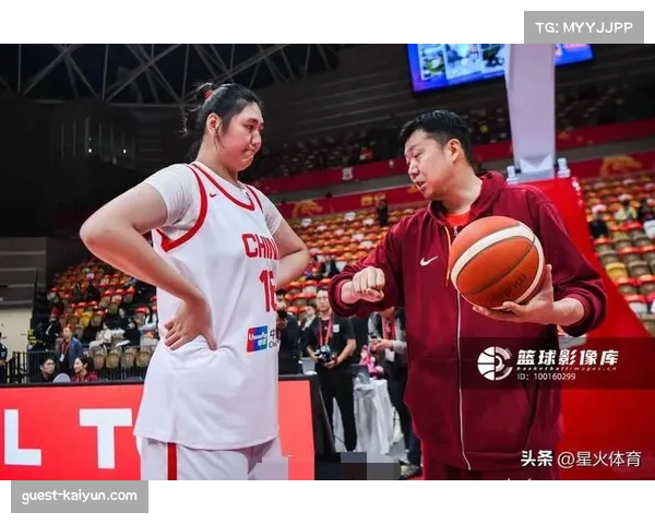 王治郅赛前指导投篮 名宿传帮带作用积极